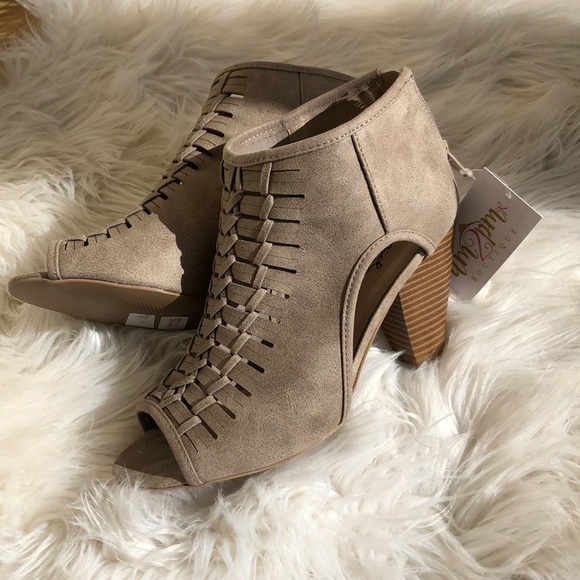 Tan booties - Picture 4 of 7